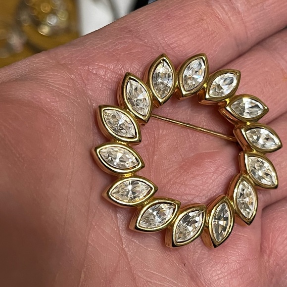 Vintage Swarovski Crystal Brooch - Picture 9 of 11